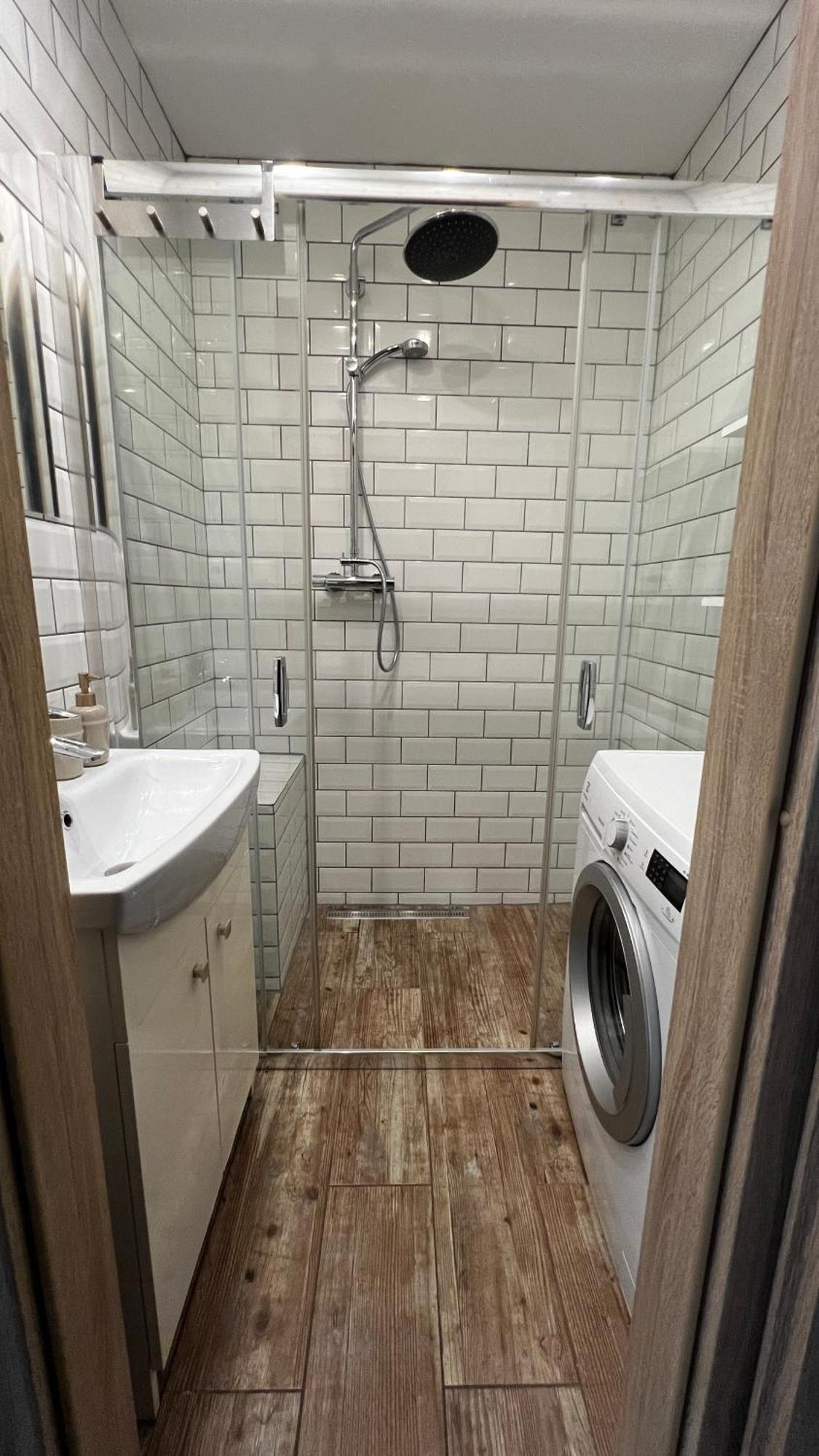 Industrial Apartment I 24Hr Self Check-In I Free Parking & Coffee Banska Bystrica Exterior photo