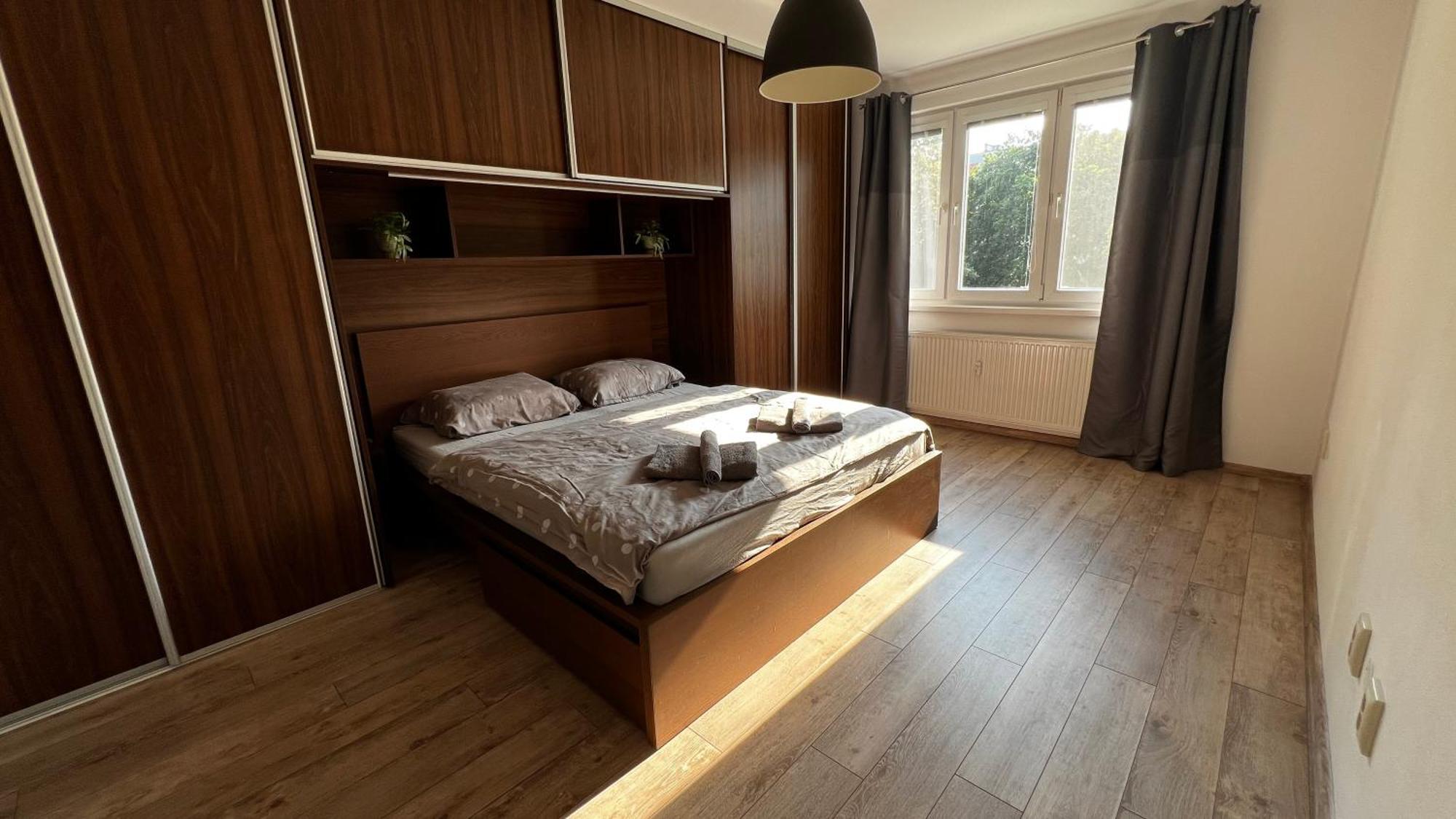 Industrial Apartment I 24Hr Self Check-In I Free Parking & Coffee Banska Bystrica Exterior photo